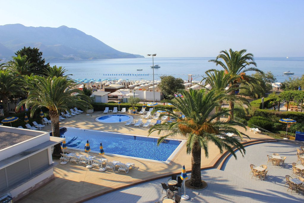 ZenHotels: Exploring Beach Resorts, City Hotels, and Countryside Stays for Different Getaways